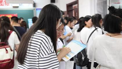 學(xué)校解碼招生計(jì)劃，高校招辦現(xiàn)場指導(dǎo)——大連市第三十六中學(xué)舉辦高校招生咨詢大會(huì)